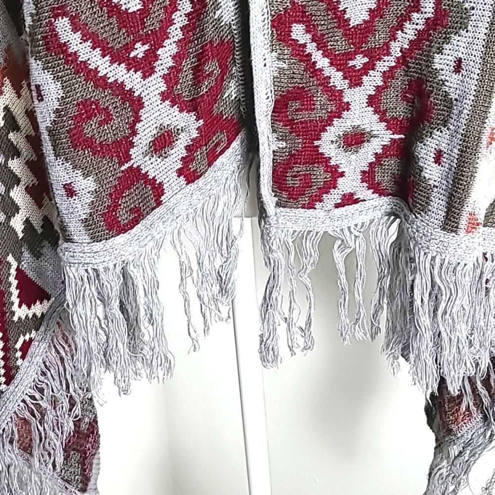 Charlotte Russe Gray & Maroon Cardigan Wrap with Fringe Accents, Size Medium - Picture 4 of 8